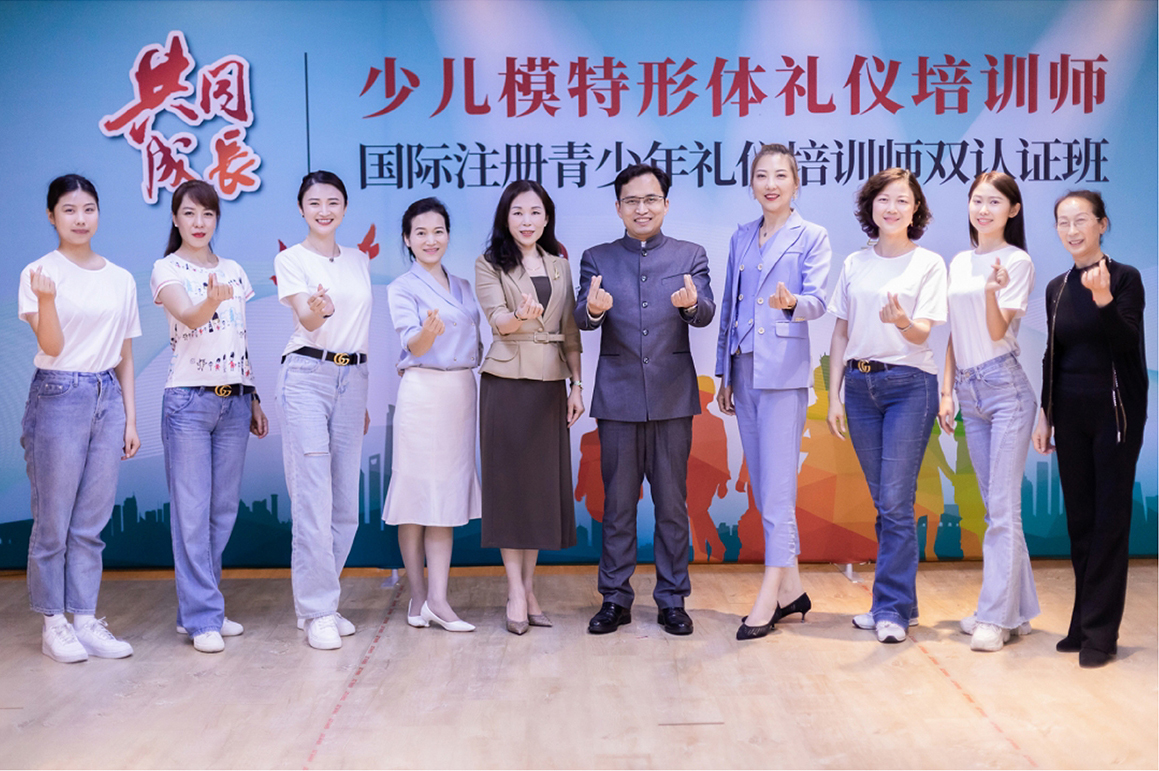 青少年礼仪培训师少儿模特形体礼仪培训课程照片-02_32