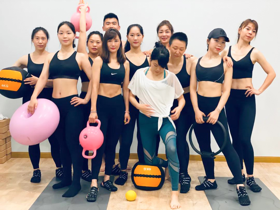急速维密瘦身课程毕业照片.jpg