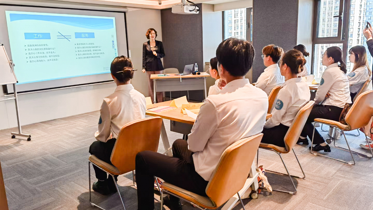 修齐礼仪书院礼仪师事务所山东凯诺贝儿医院管理有限公司《医护礼仪培训》圆满结束