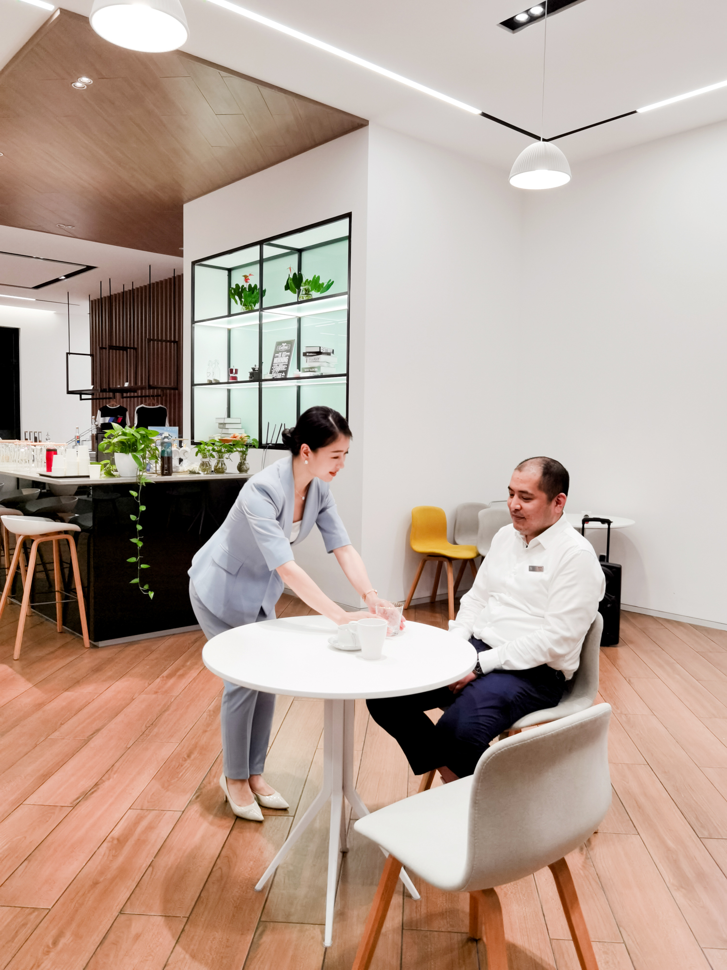 上海宝马4s门店礼仪培训第3期《 销售形象礼仪及行为礼仪培训》课程 (2).jpg