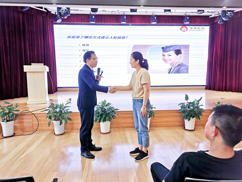 颛桥镇居委物业服务礼仪培训